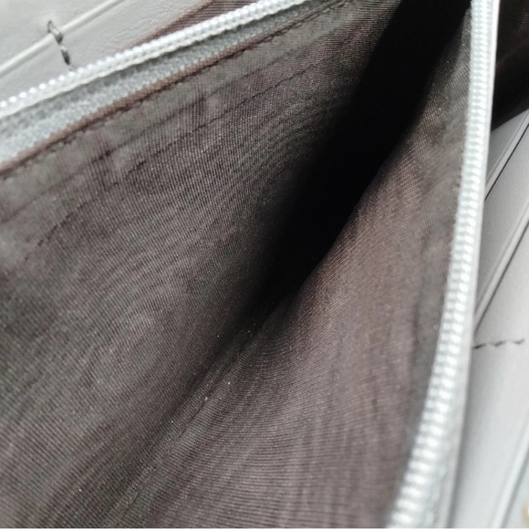 Gucci Light Gray Leather Zip Around Wallet - Picture 6 of 9